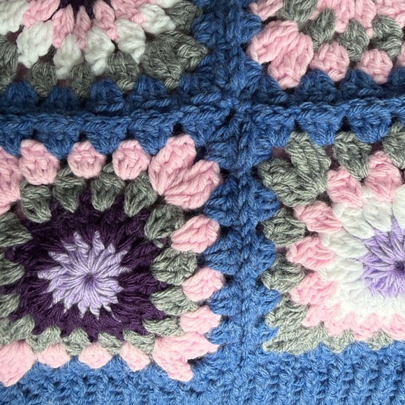 New women's crochet handmade xl granny square longer cardigan with buttons - Picture 12 of 13